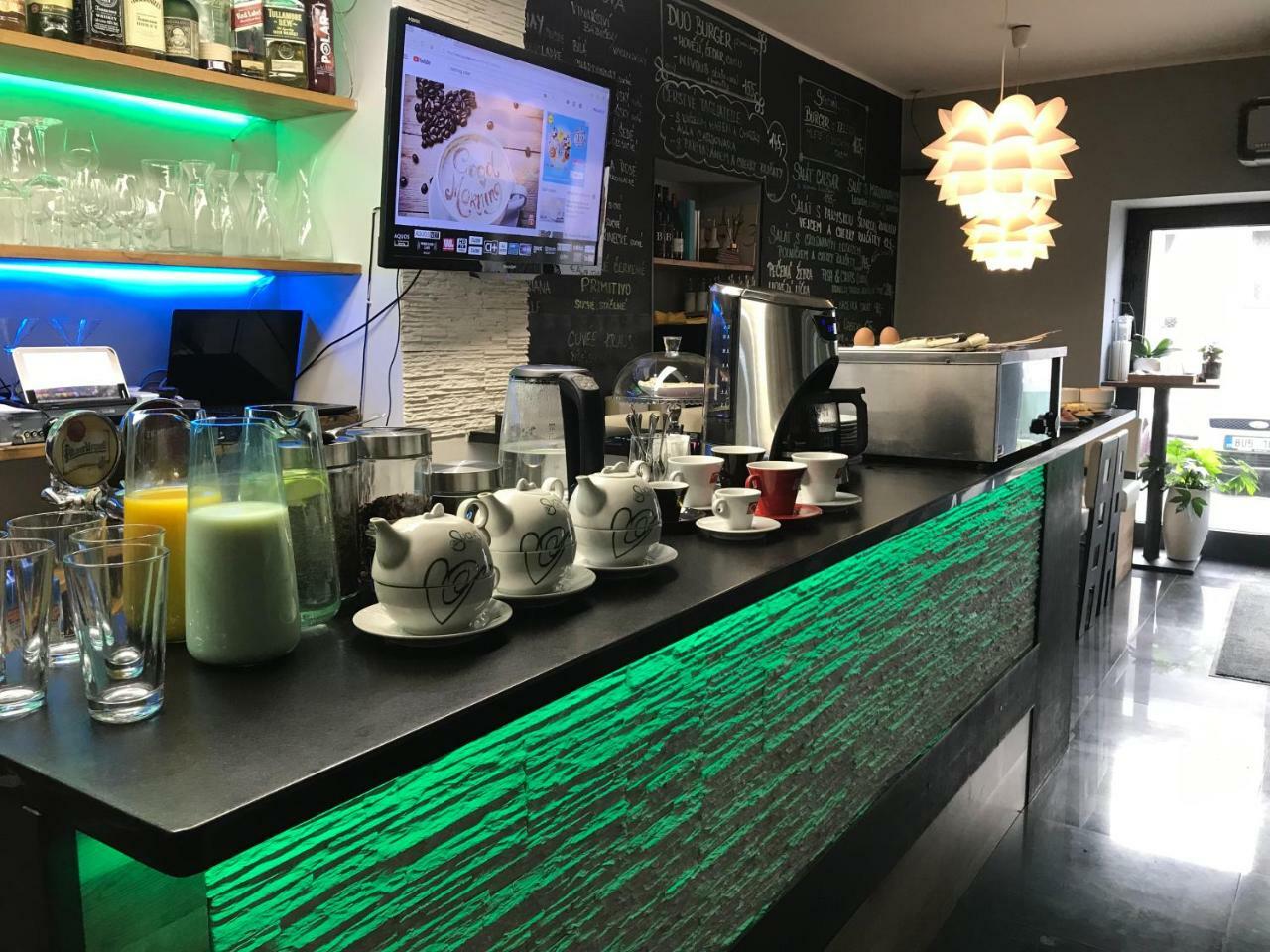 Apartmany Caffe & Grill Roudnice nad Labem Ngoại thất bức ảnh