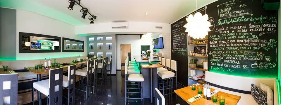 Apartmany Caffe & Grill Roudnice nad Labem Ngoại thất bức ảnh