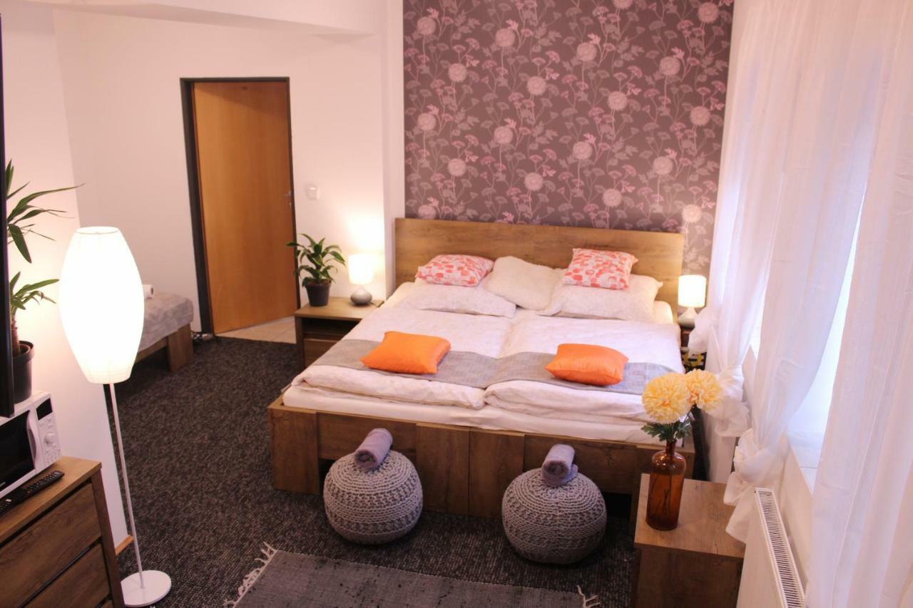 Apartmany Caffe & Grill Roudnice nad Labem Ngoại thất bức ảnh