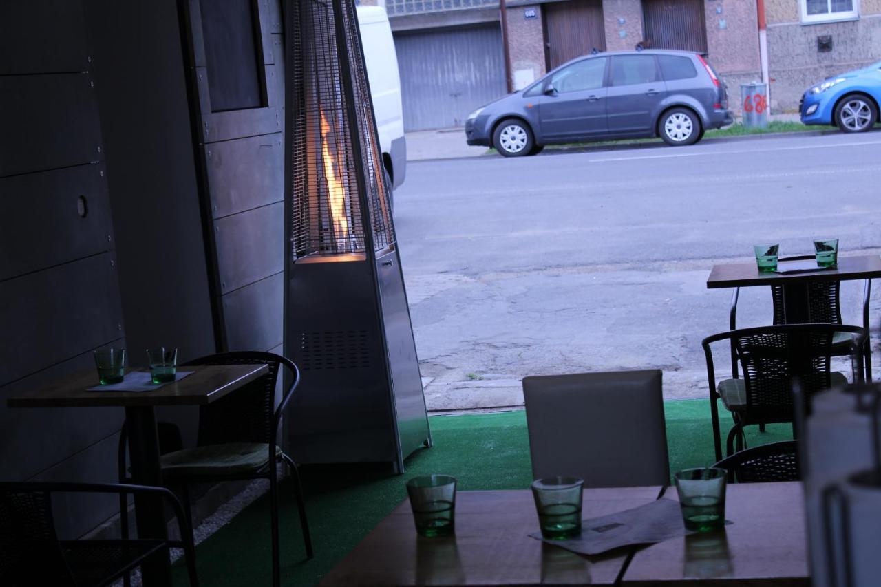 Apartmany Caffe & Grill Roudnice nad Labem Ngoại thất bức ảnh