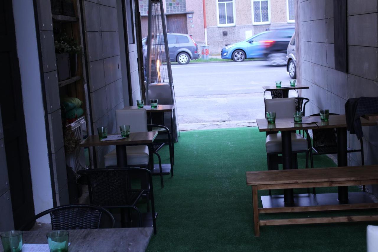 Apartmany Caffe & Grill Roudnice nad Labem Ngoại thất bức ảnh